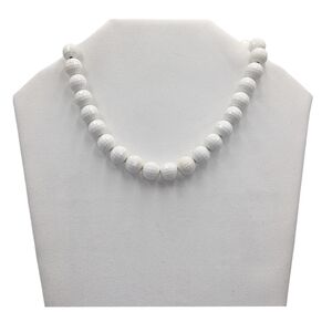 👣4/$20.  Elegant White Beaded Necklace/Choker